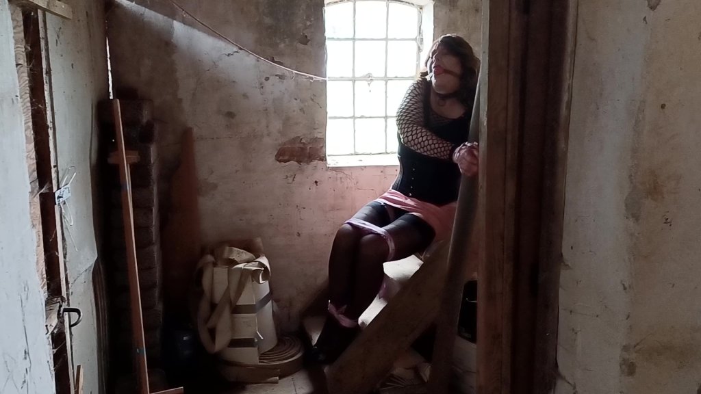 Dizzy Miss Sizzy - Dizzy Miss Sizzy Guest Video - Abandoned