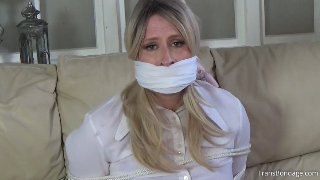 Niamh - White Blouse Damsel